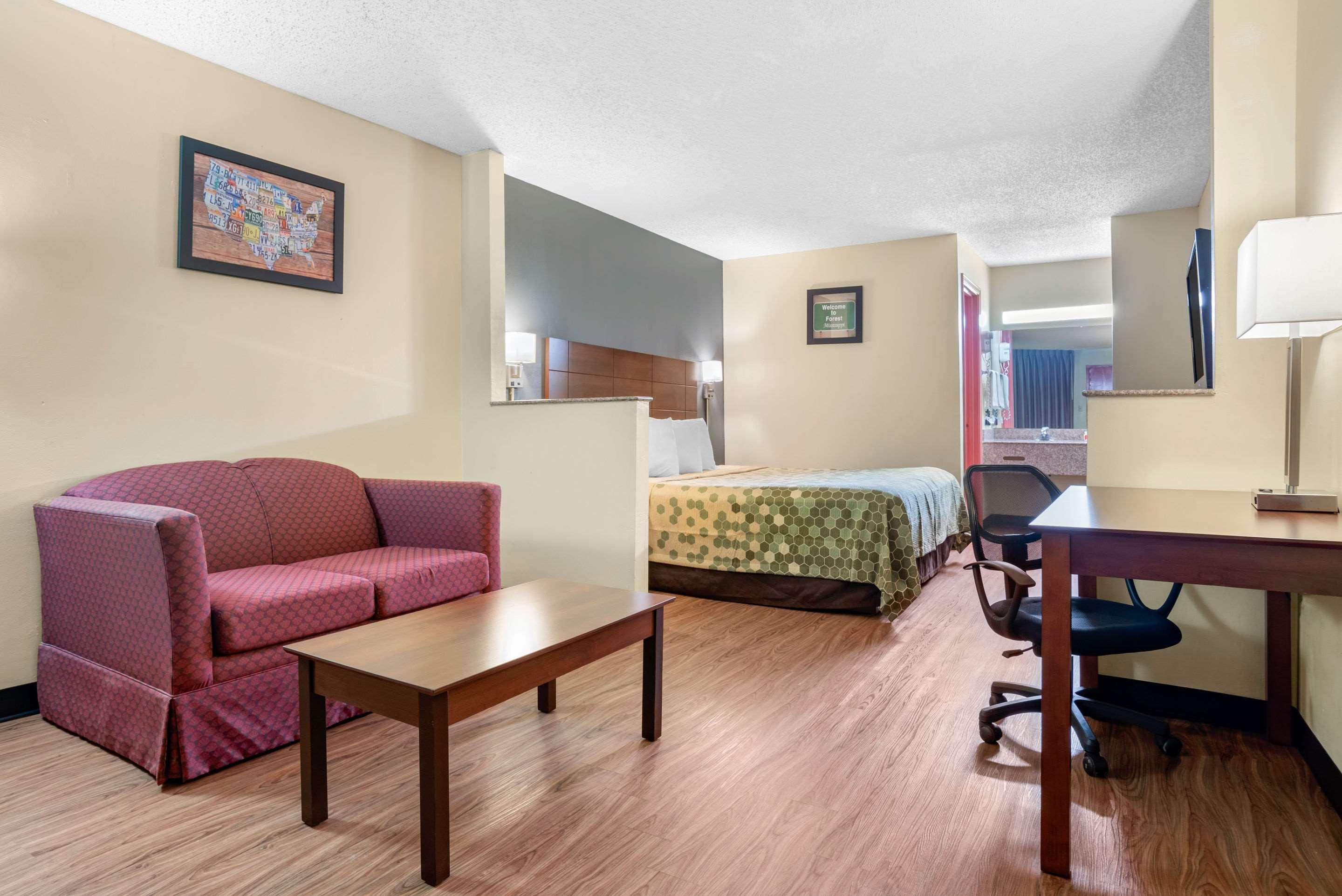 Econo Lodge Inn & Suites Forest Extérieur photo