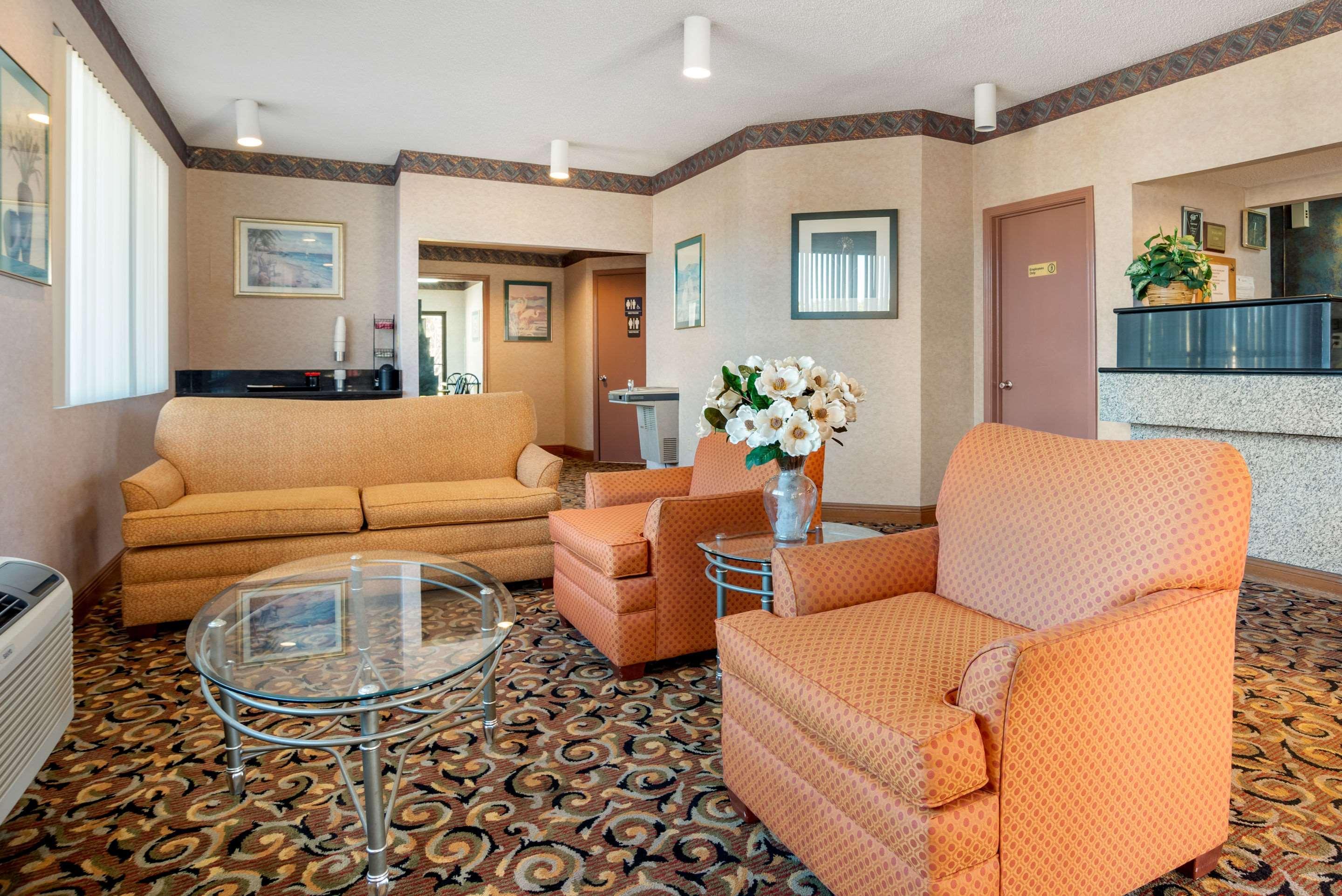 Econo Lodge Inn & Suites Forest Extérieur photo