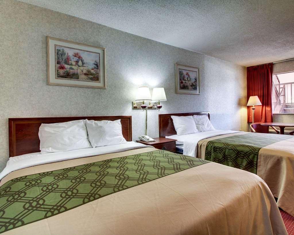 Econo Lodge Inn & Suites Forest Chambre photo