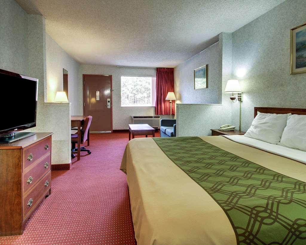 Econo Lodge Inn & Suites Forest Chambre photo