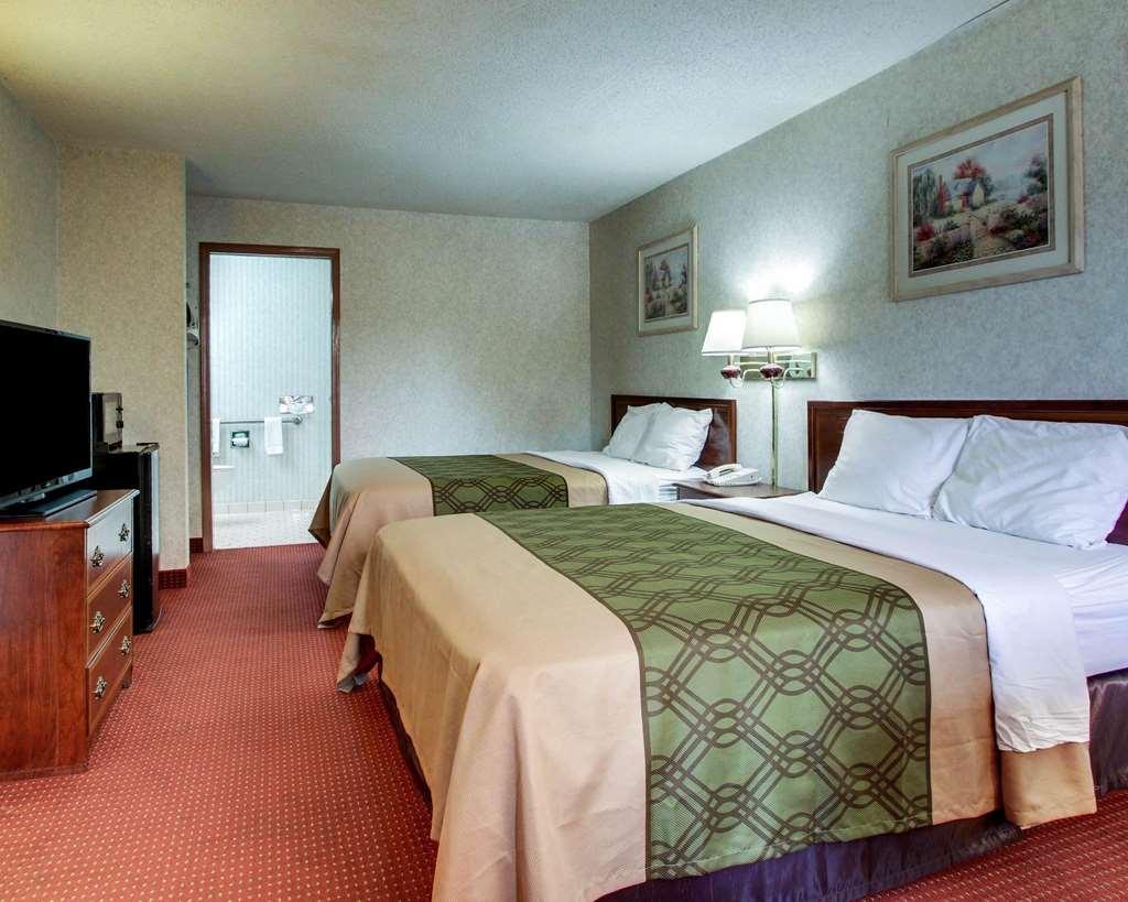 Econo Lodge Inn & Suites Forest Chambre photo
