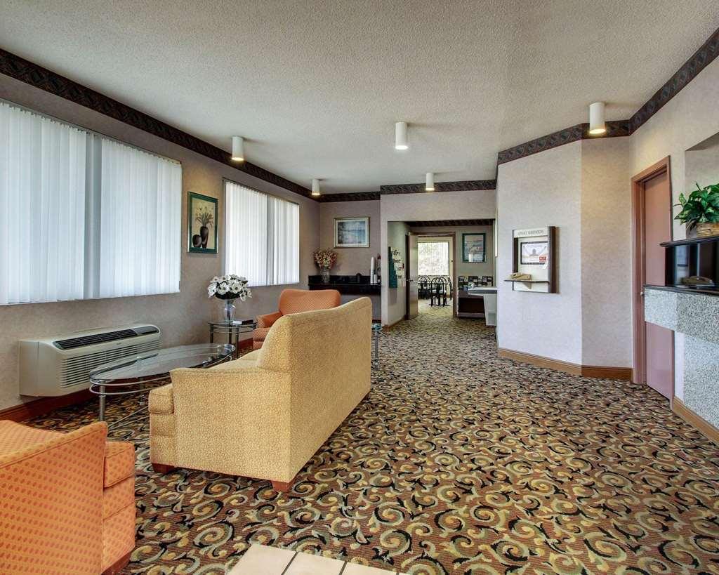 Econo Lodge Inn & Suites Forest Intérieur photo